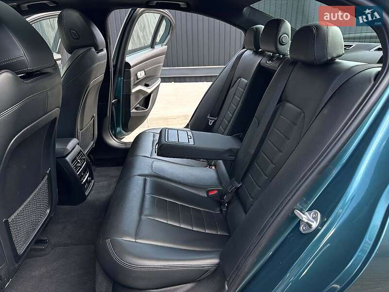 Седан BMW 3 Series 2019 в Дніпрі