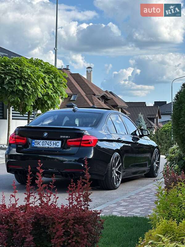 Седан BMW 3 Series 2014 в Ровно