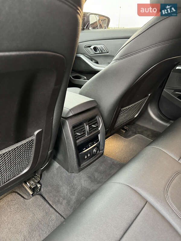 Седан BMW 3 Series 2019 в Черновцах