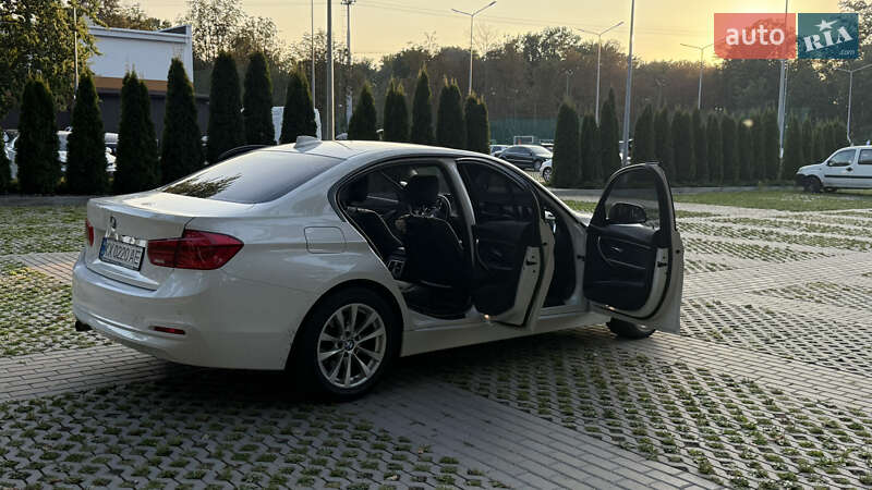 Седан BMW 3 Series 2016 в Киеве