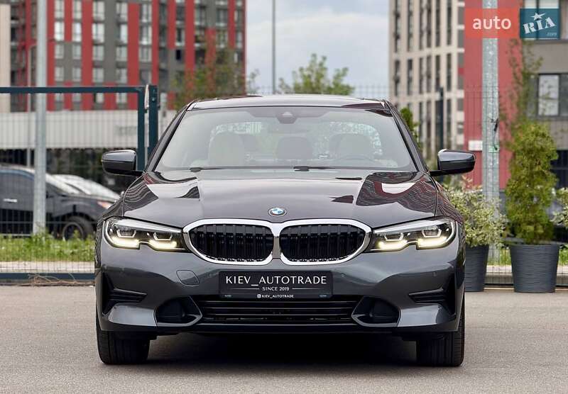 Седан BMW 3 Series 2019 в Киеве