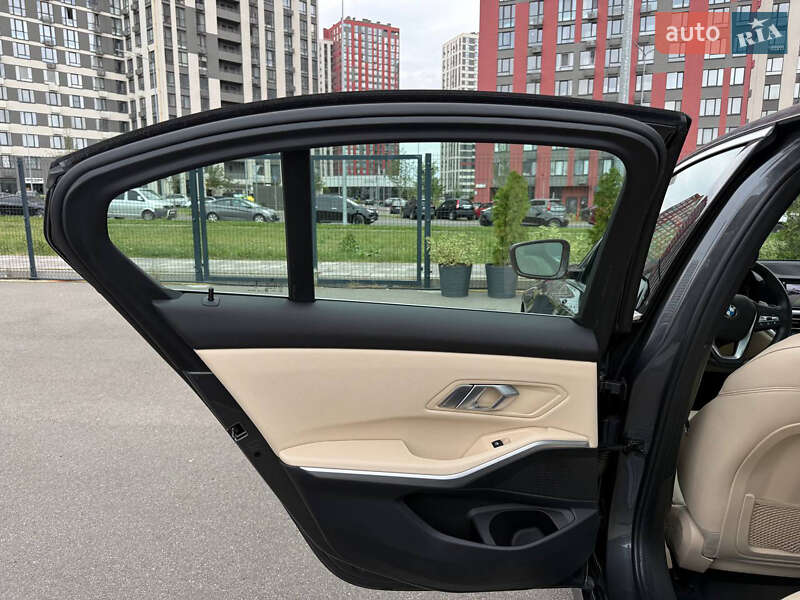 Седан BMW 3 Series 2019 в Киеве