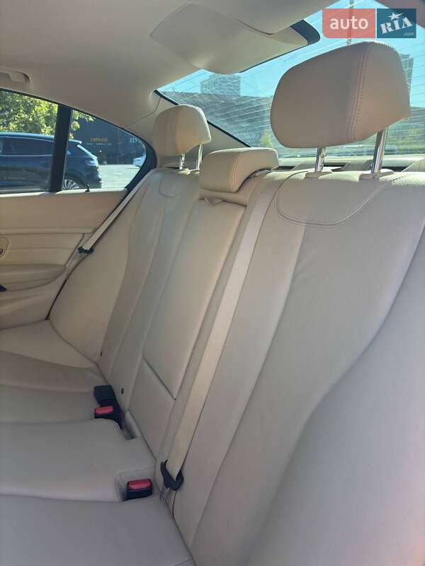 Седан BMW 3 Series 2014 в Киеве