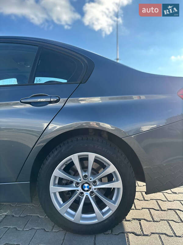 Седан BMW 3 Series 2017 в Одессе