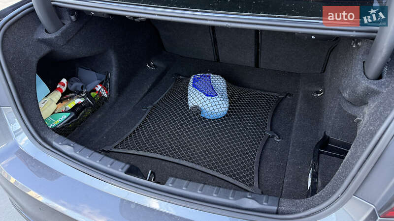 Седан BMW 3 Series 2017 в Киеве