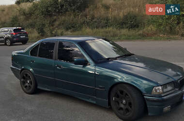 Седан BMW 3 Series 1993 в Киеве