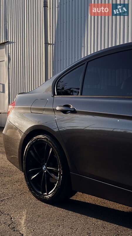 Седан BMW 3 Series 2015 в Белгороде-Днестровском фото 5 Седан BMW 3 Series 2015 в Белгороде-Днестровском