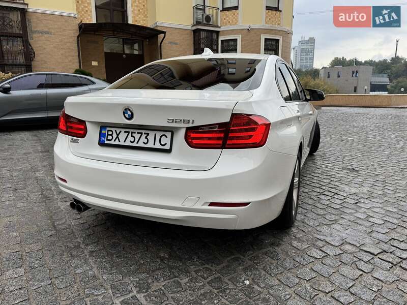 Седан BMW 3 Series 2015 в Києві