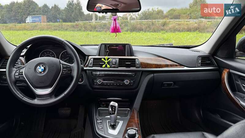 Седан BMW 3 Series 2013 в Львове