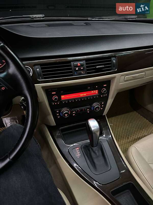 Седан BMW 3 Series 2010 в Тернополе