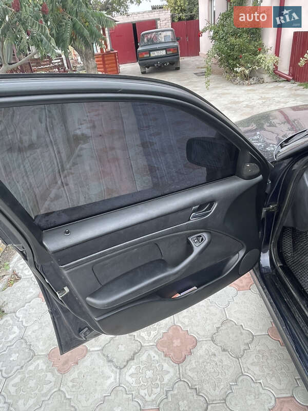 Седан BMW 3 Series 2002 в Новомосковске