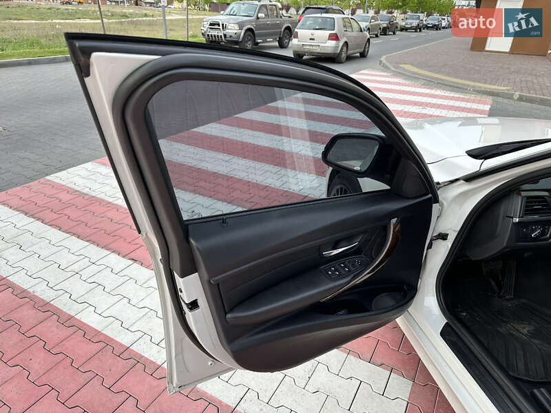 Седан BMW 3 Series 2014 в Киеве