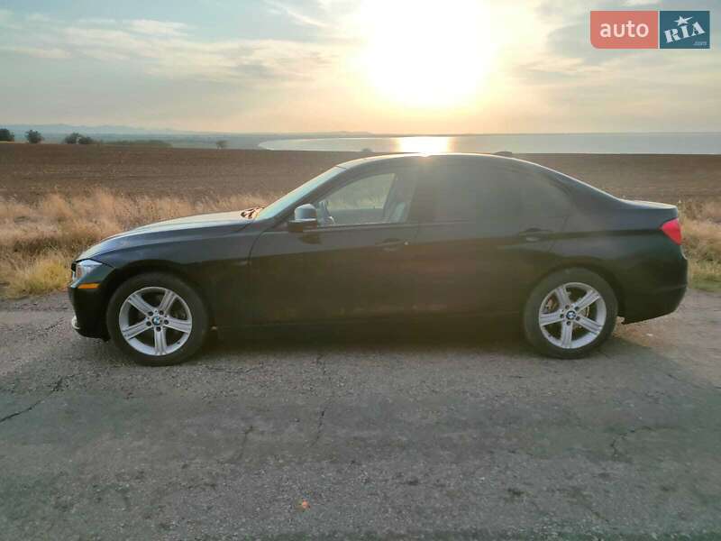 Седан BMW 3 Series 2012 в Рени