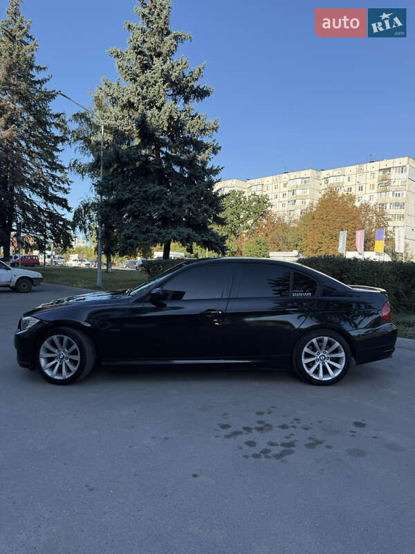 Седан BMW 3 Series 2009 в Полтаві