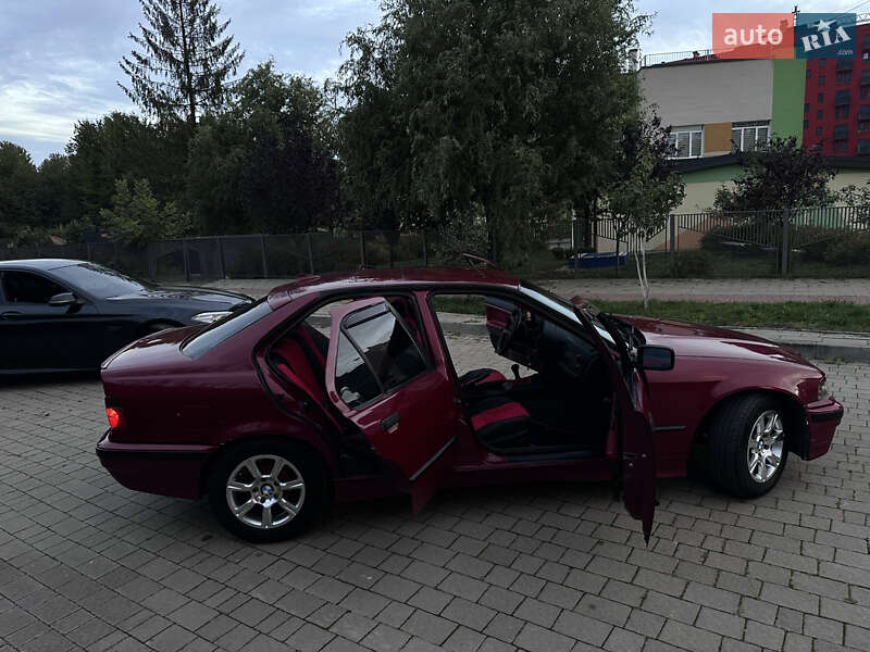 Седан BMW 3 Series 1993 в Ивано-Франковске