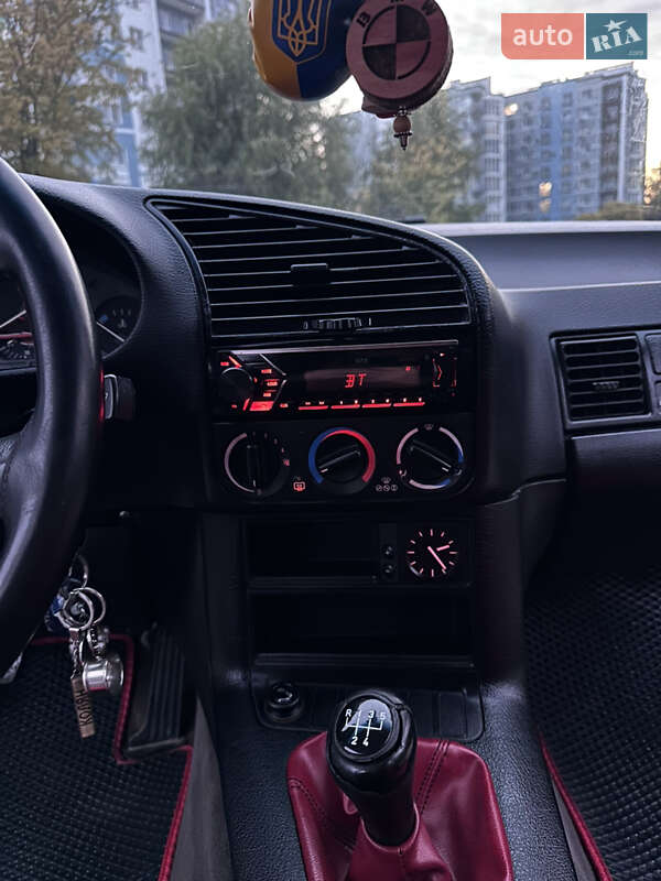 Седан BMW 3 Series 1993 в Ивано-Франковске