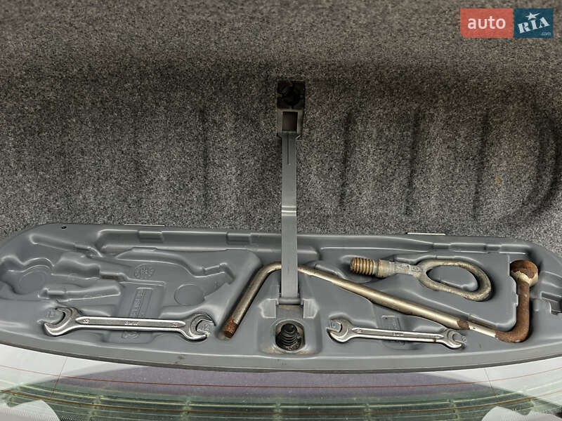 Седан BMW 3 Series 2003 в Корнине