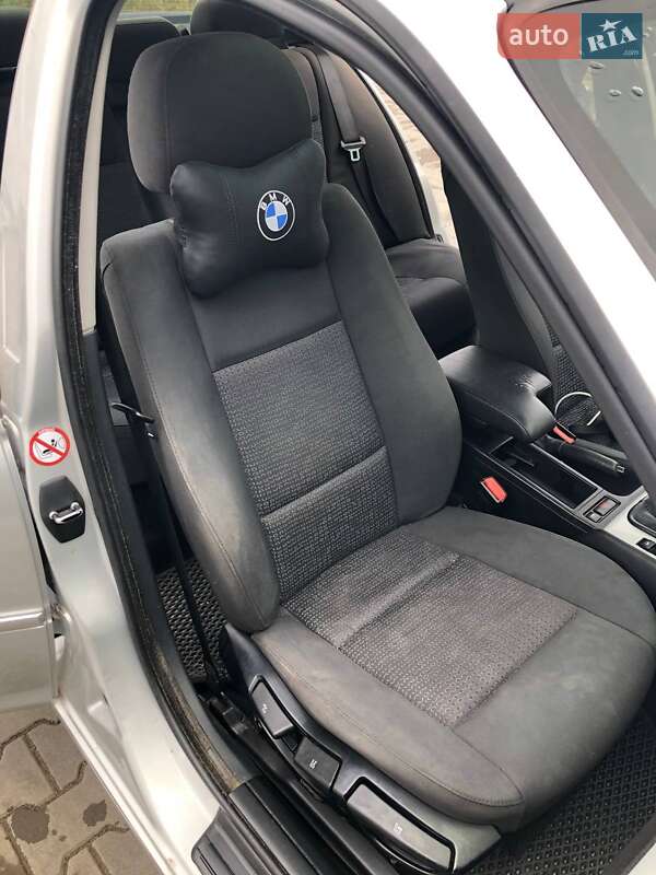 Седан BMW 3 Series 2004 в Львові