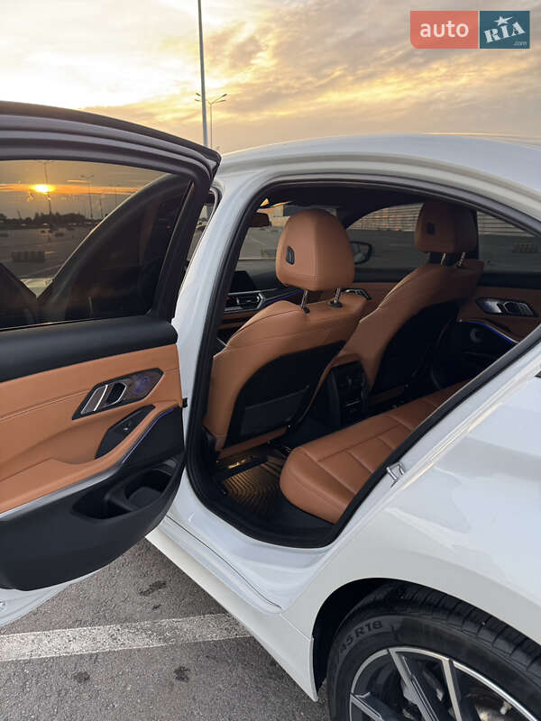 Седан BMW 3 Series 2021 в Львове