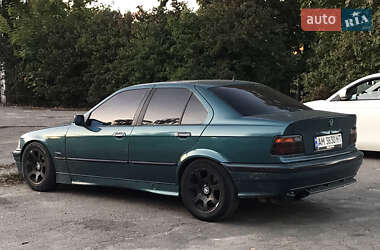 Седан BMW 3 Series 1993 в Киеве