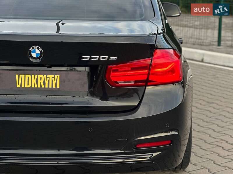 Седан BMW 3 Series 2017 в Киеве