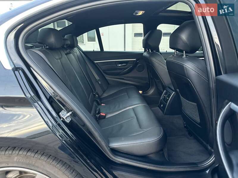 Седан BMW 3 Series 2017 в Киеве