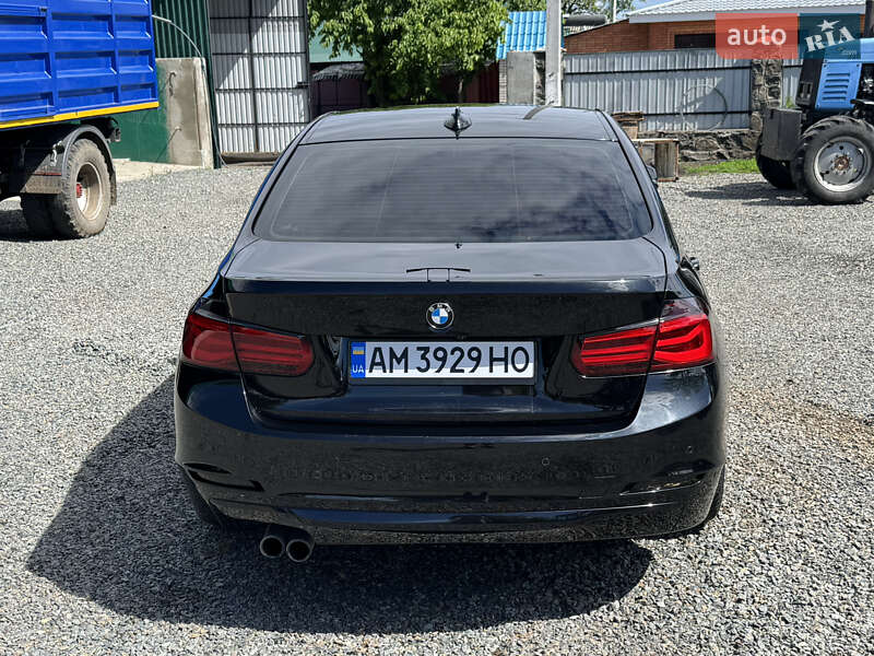 Седан BMW 3 Series 2016 в Гайвороні
