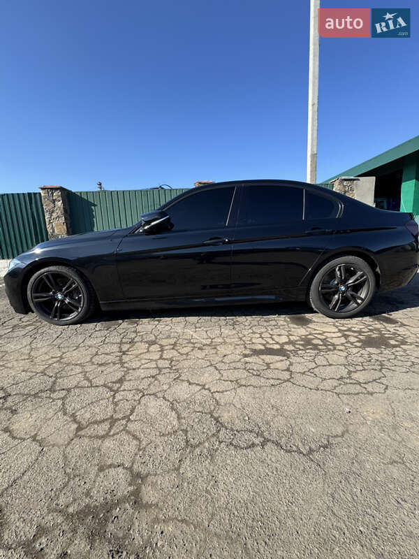 Седан BMW 3 Series 2016 в Гайвороні