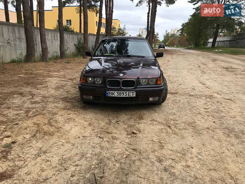 Седан BMW 3 Series 1994 в Вараші