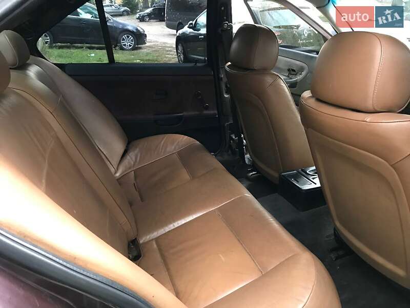 Седан BMW 3 Series 1994 в Вараші