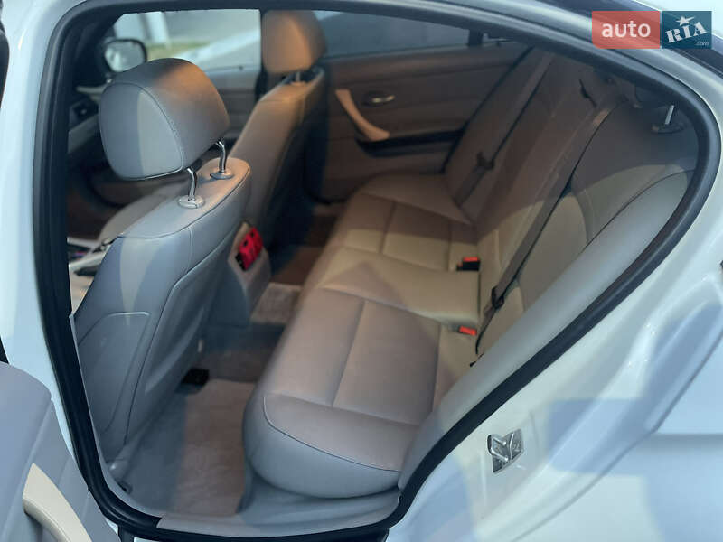 Седан BMW 3 Series 2010 в Одессе