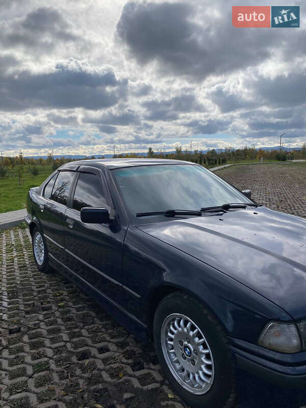 Седан BMW 3 Series 1993 в Коломые