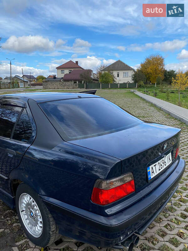 Седан BMW 3 Series 1993 в Коломые