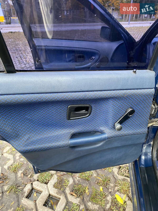 Седан BMW 3 Series 1993 в Коломые