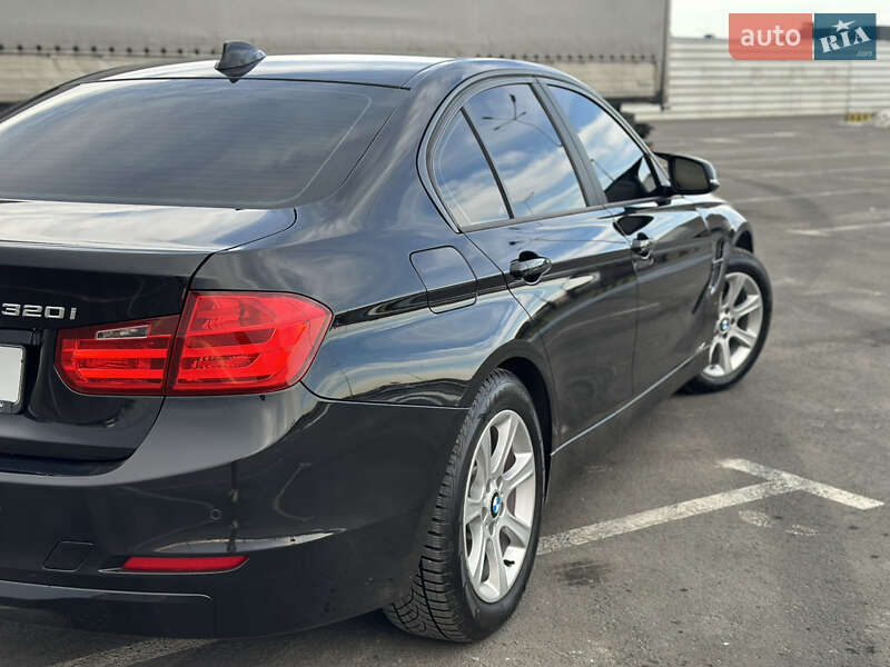 Седан BMW 3 Series 2014 в Львові