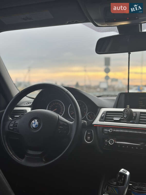 Седан BMW 3 Series 2014 в Львові