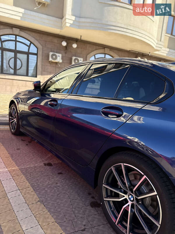 Седан BMW 3 Series 2022 в Николаеве