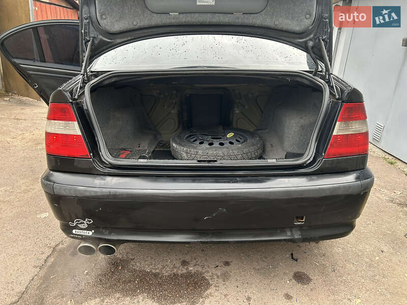 Седан BMW 3 Series 2002 в Киеве