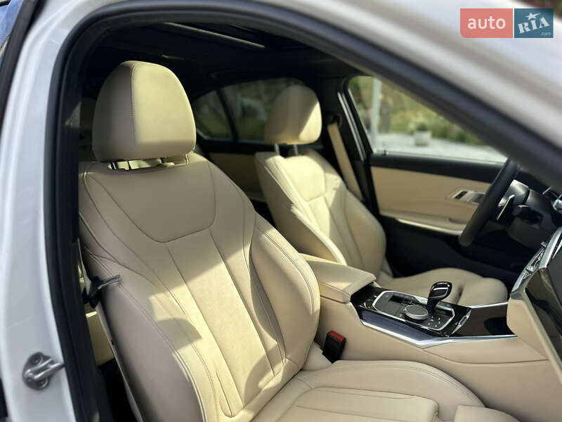 Седан BMW 3 Series 2021 в Львове
