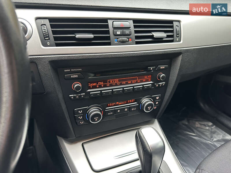 Седан BMW 3 Series 2007 в Львове