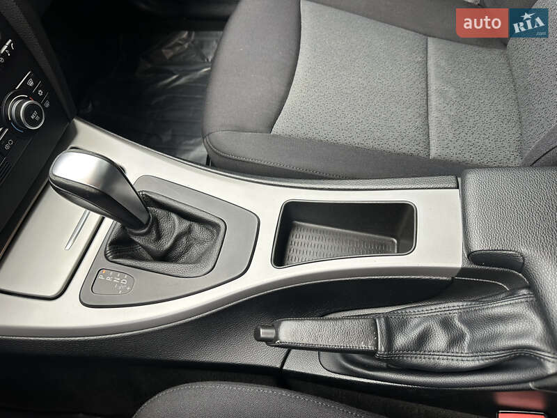 Седан BMW 3 Series 2007 в Львове