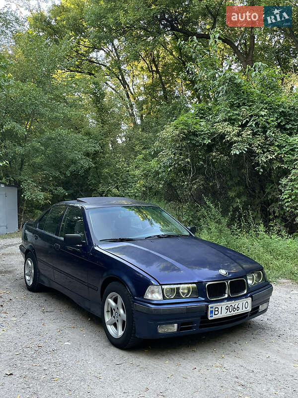Седан BMW 3 Series 1994 в Кременчуці