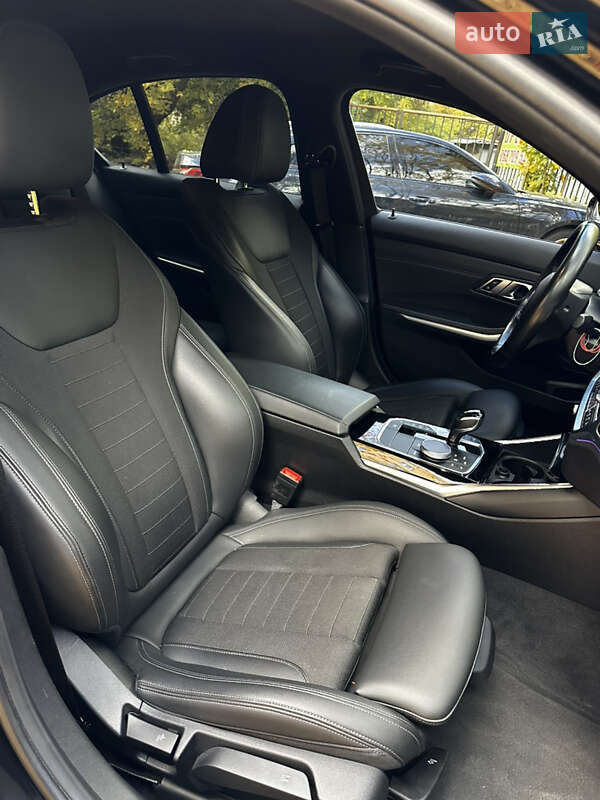 Седан BMW 3 Series 2020 в Львове