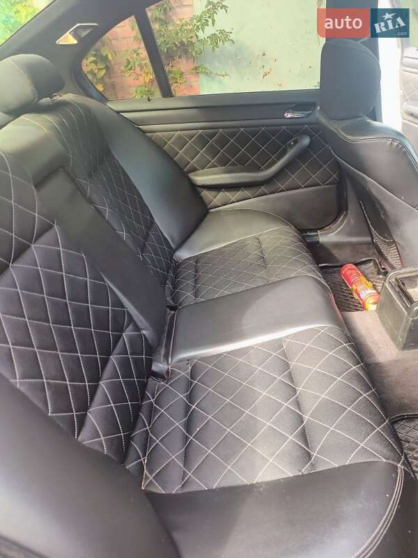 Седан BMW 3 Series 2000 в Павлограде