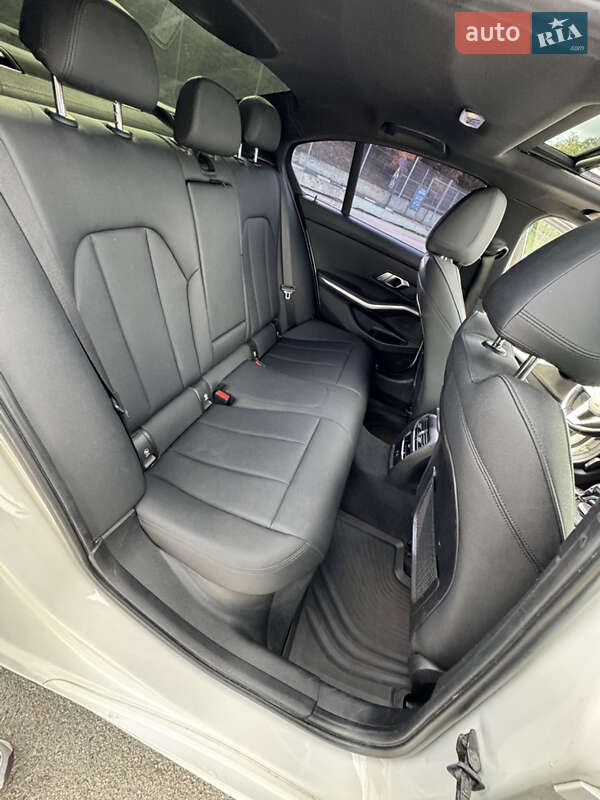Седан BMW 3 Series 2020 в Кропивницком