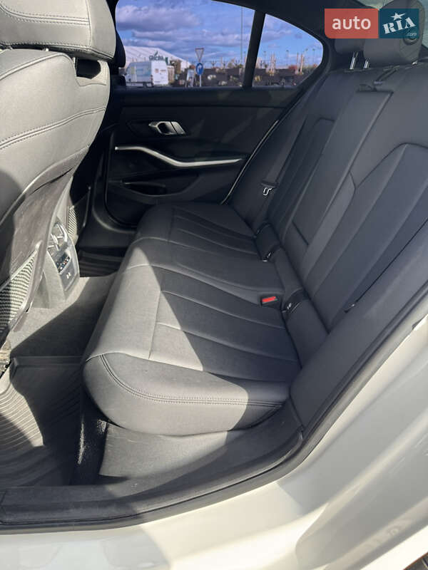 Седан BMW 3 Series 2020 в Кропивницком
