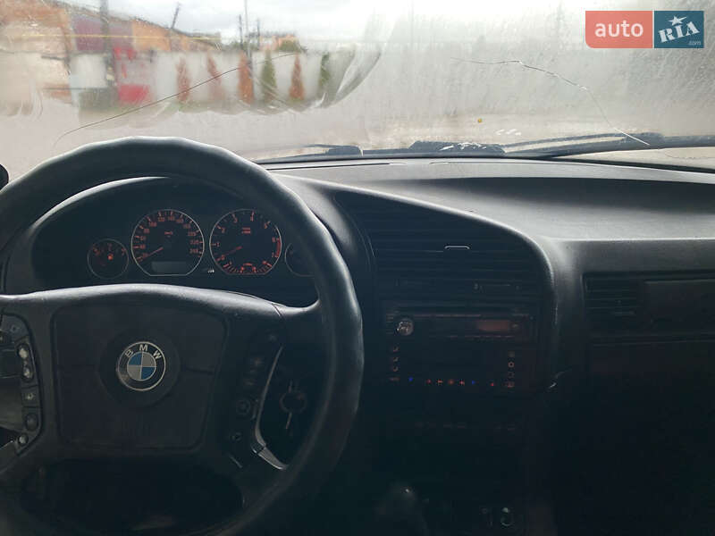 Седан BMW 3 Series 1997 в Ромнах