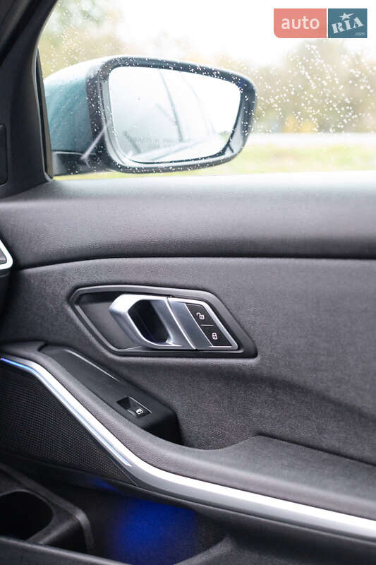 Седан BMW 3 Series 2020 в Бучаче