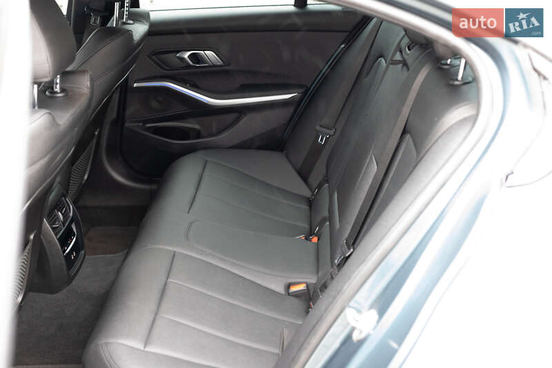 Седан BMW 3 Series 2020 в Бучаче