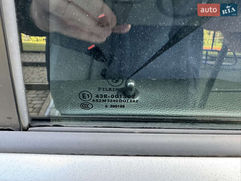 Седан BMW 3 Series 2005 в Львове